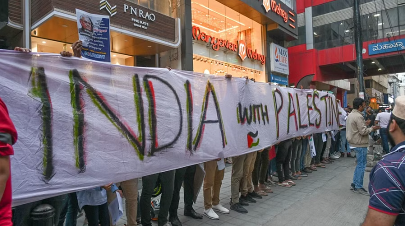 Pro Palestine protests at MG Road Bengaluru| Photo credit : DH
